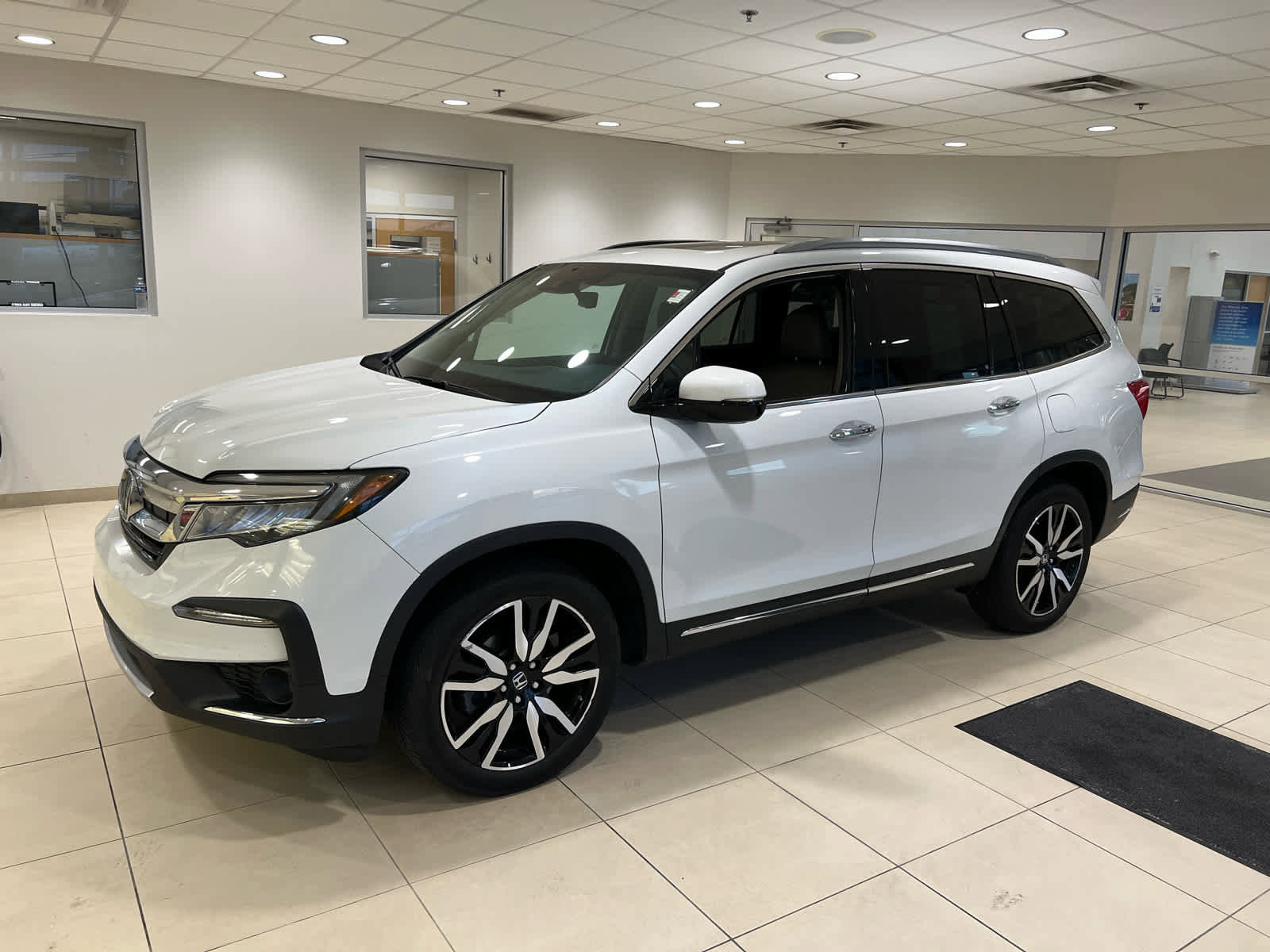 Used 2021 Honda Pilot Touring image 3