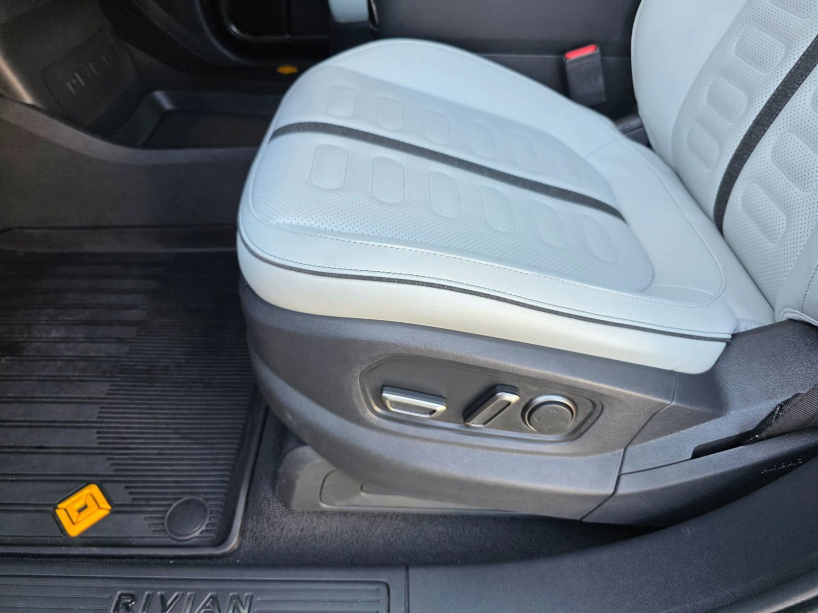 Used 2024 Rivian R1T Adventure AWD/4WD image 26