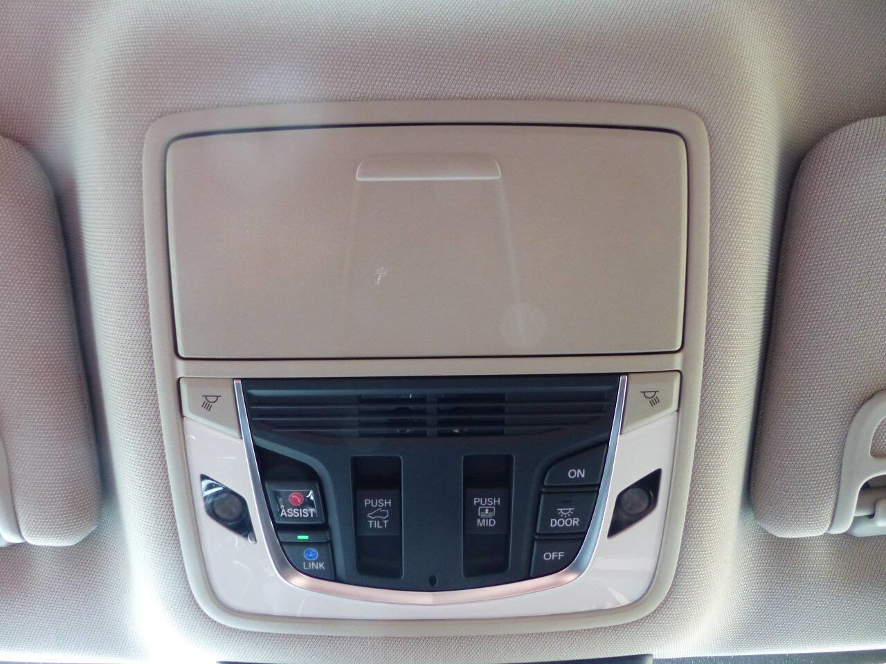 Used 2024 Acura MDX SH-AWD w/ Technology Package image 33