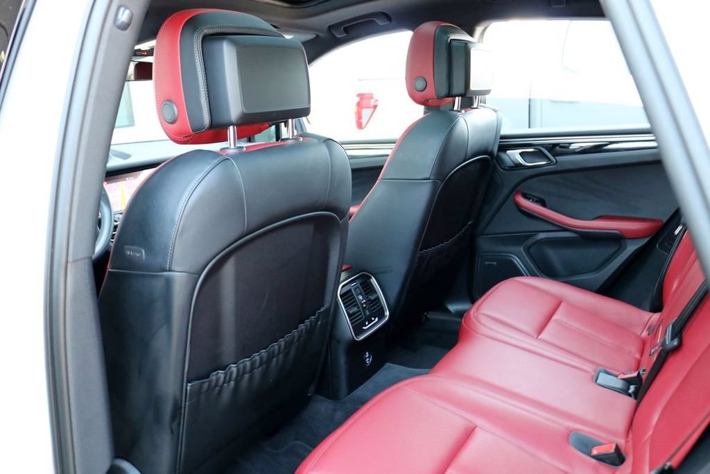 Used 2024 Porsche Macan S AWD/4WD image 23