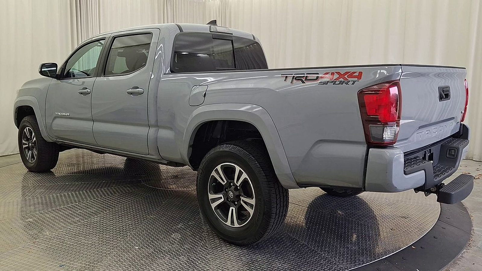 Certified 2019 Toyota Tacoma TRD Sport AWD/4WD image 13