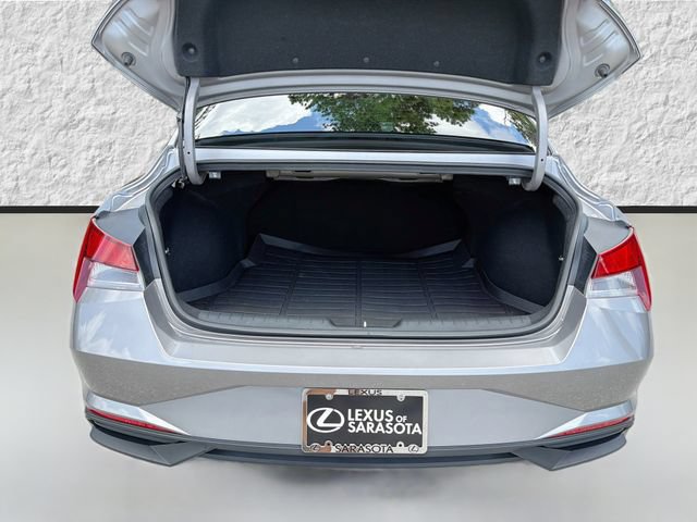 Used 2021 Hyundai Elantra SE FWD image 12