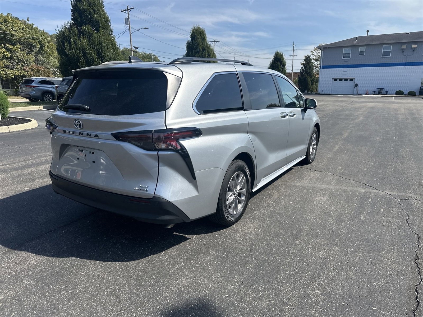 Used 2024 Toyota Sienna XLE image 8
