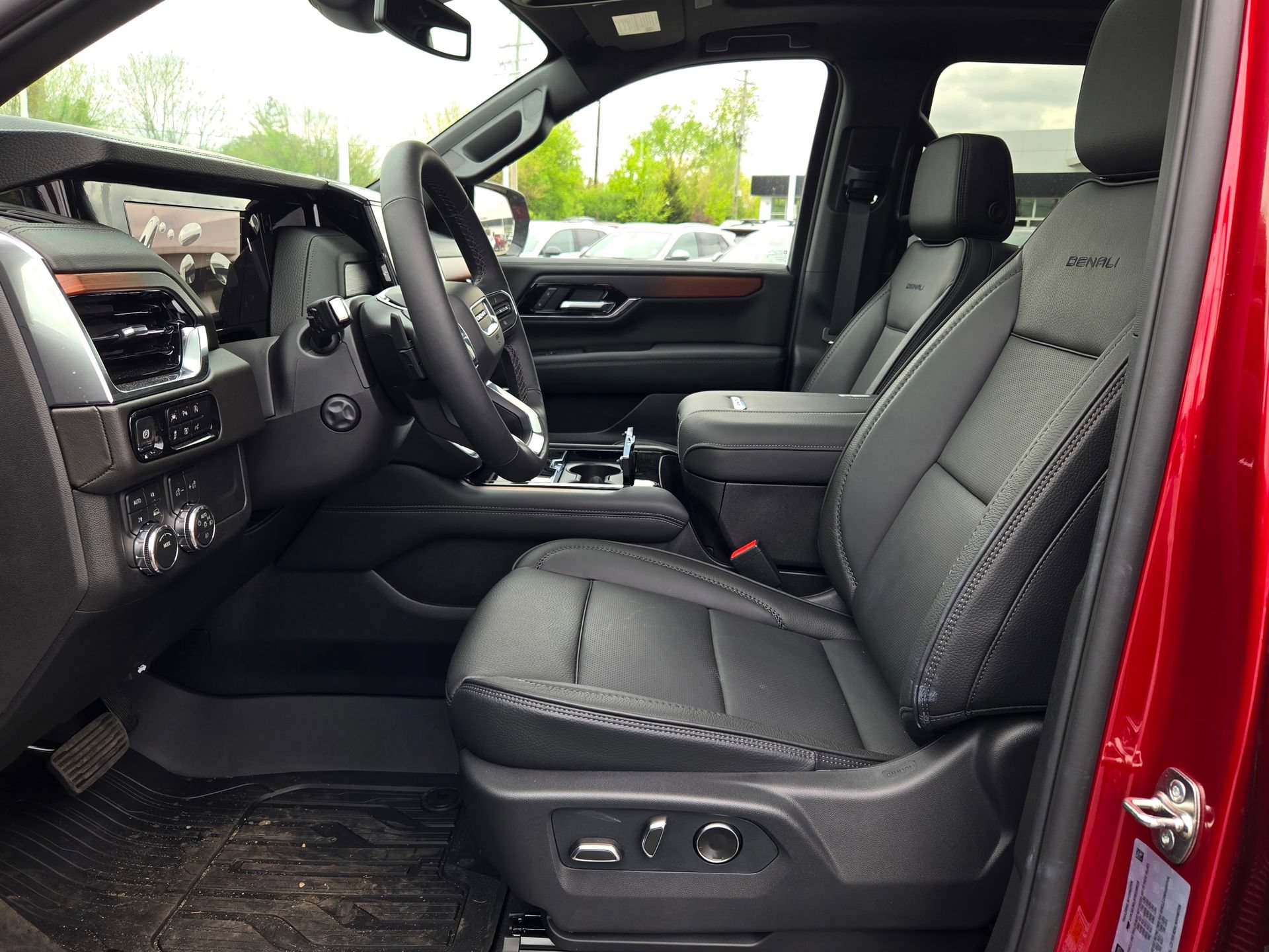 New 2026 GMC Yukon XL Denali w/ Sun & Power Step Package AWD/4WD image 38