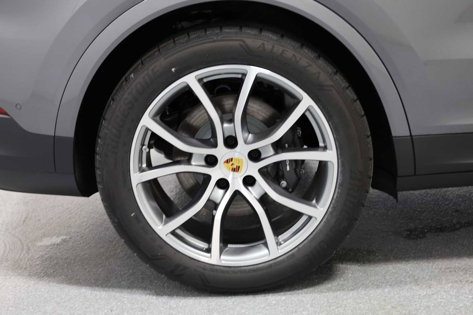 Certified 2024 Porsche Cayenne image 31