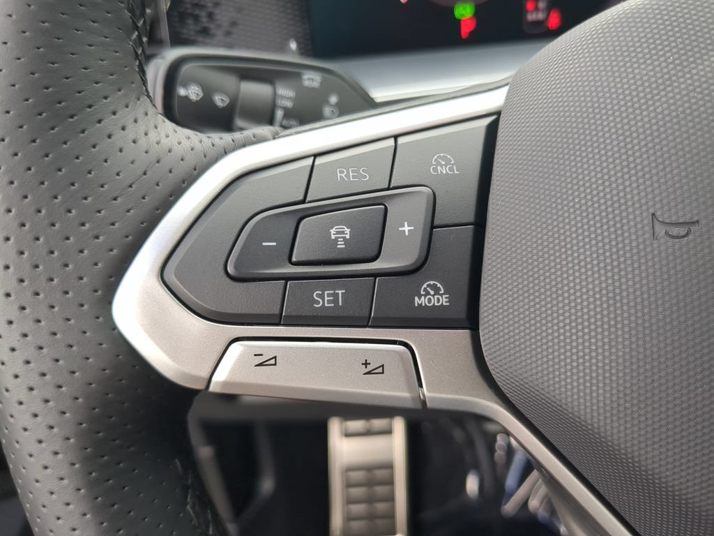 New 2026 Volkswagen Tiguan SE R-Line FWD image 27