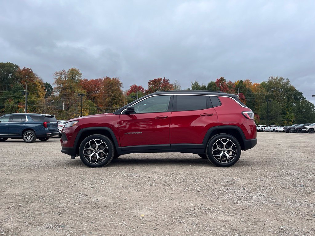Used 2025 Jeep Compass Limited AWD/4WD image 16