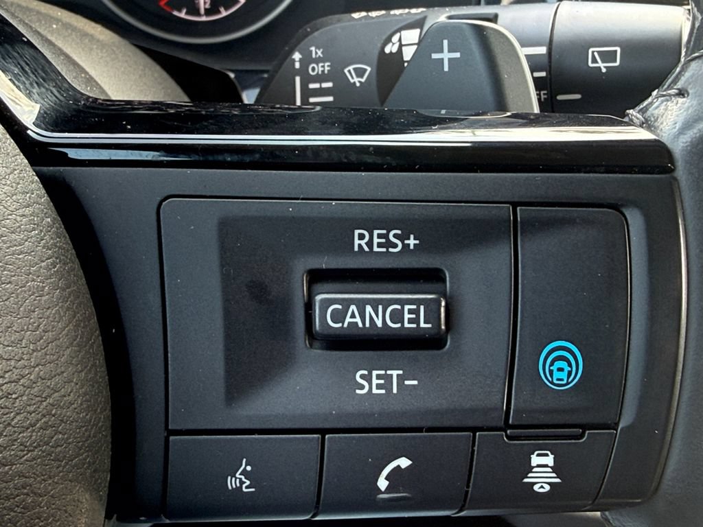 Used 2023 Nissan Pathfinder SL AWD/4WD image 23