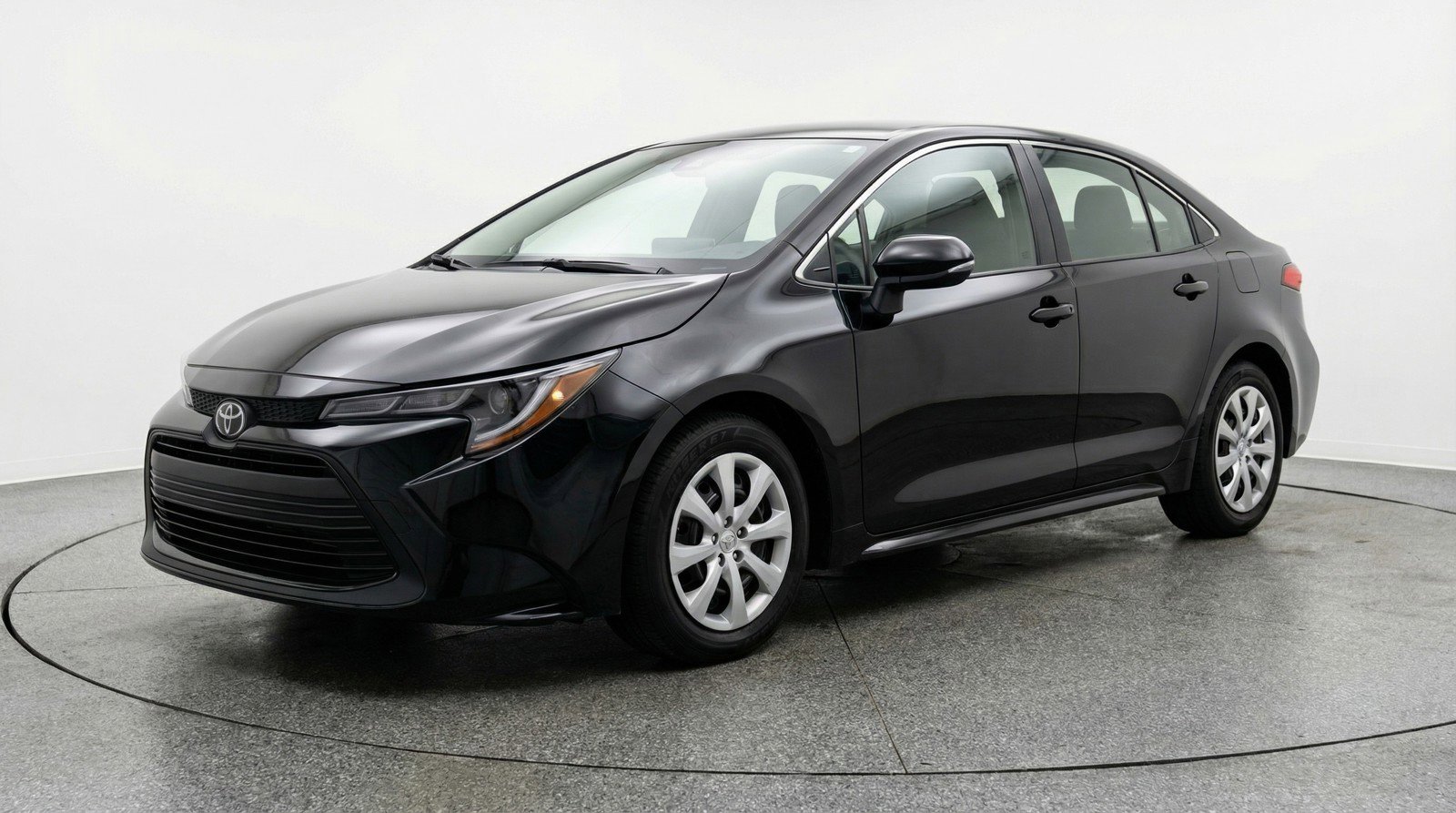 Used 2025 Toyota Corolla LE FWD image 3