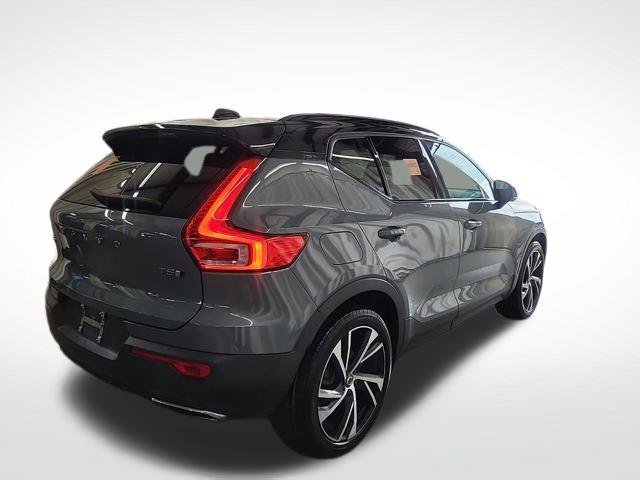 Used 2020 Volvo XC40 T5 R-Design AWD/4WD image 2