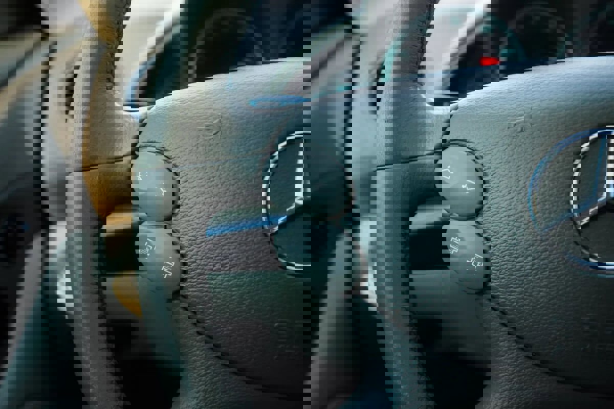 Used 2005 Mercedes-Benz SL 500 image 16