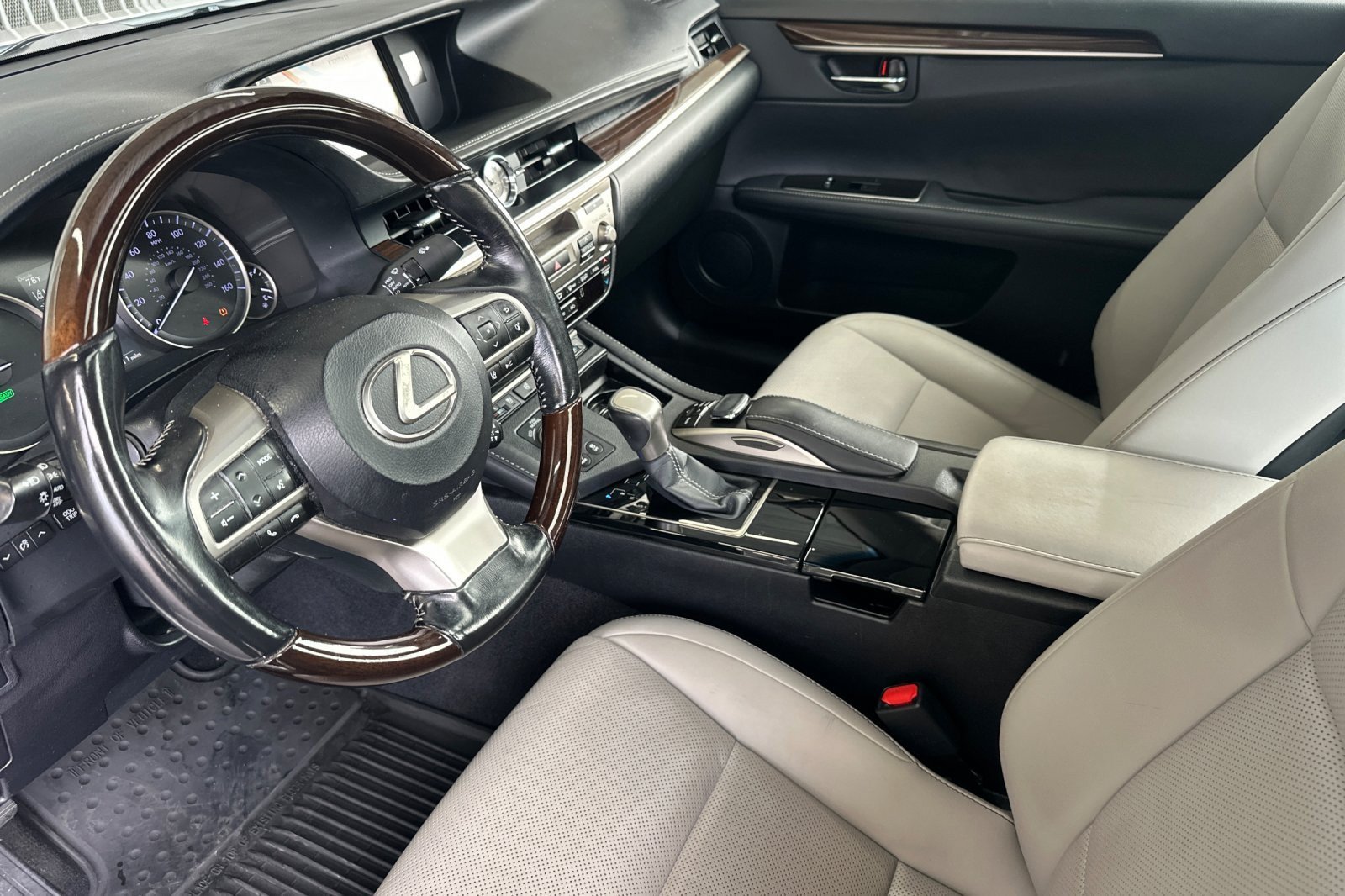 Used 2017 Lexus ES 300h w/ Navigation System Package FWD image 9