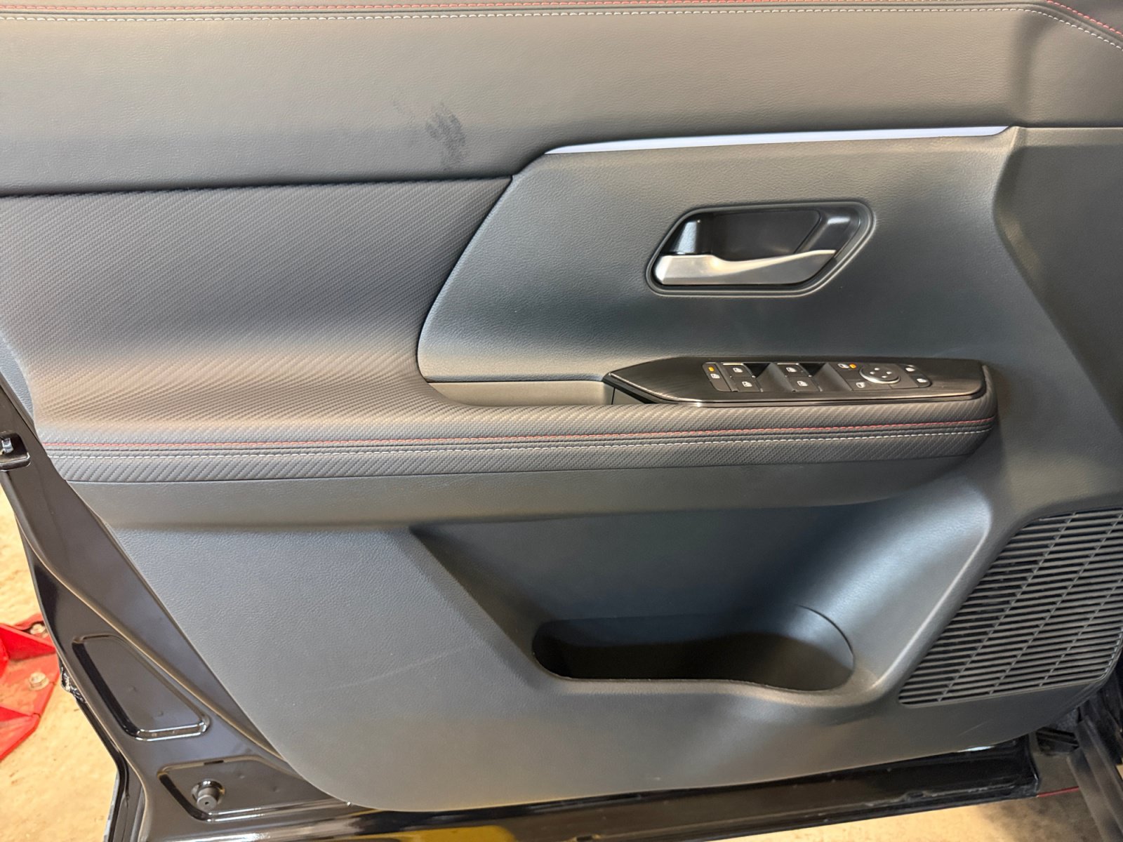 Used 2026 Nissan Kicks SR FWD image 25