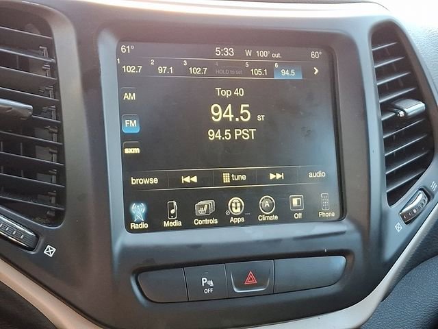 Used 2017 Jeep Cherokee Latitude w/ Comfort/Convenience Group AWD/4WD image 18