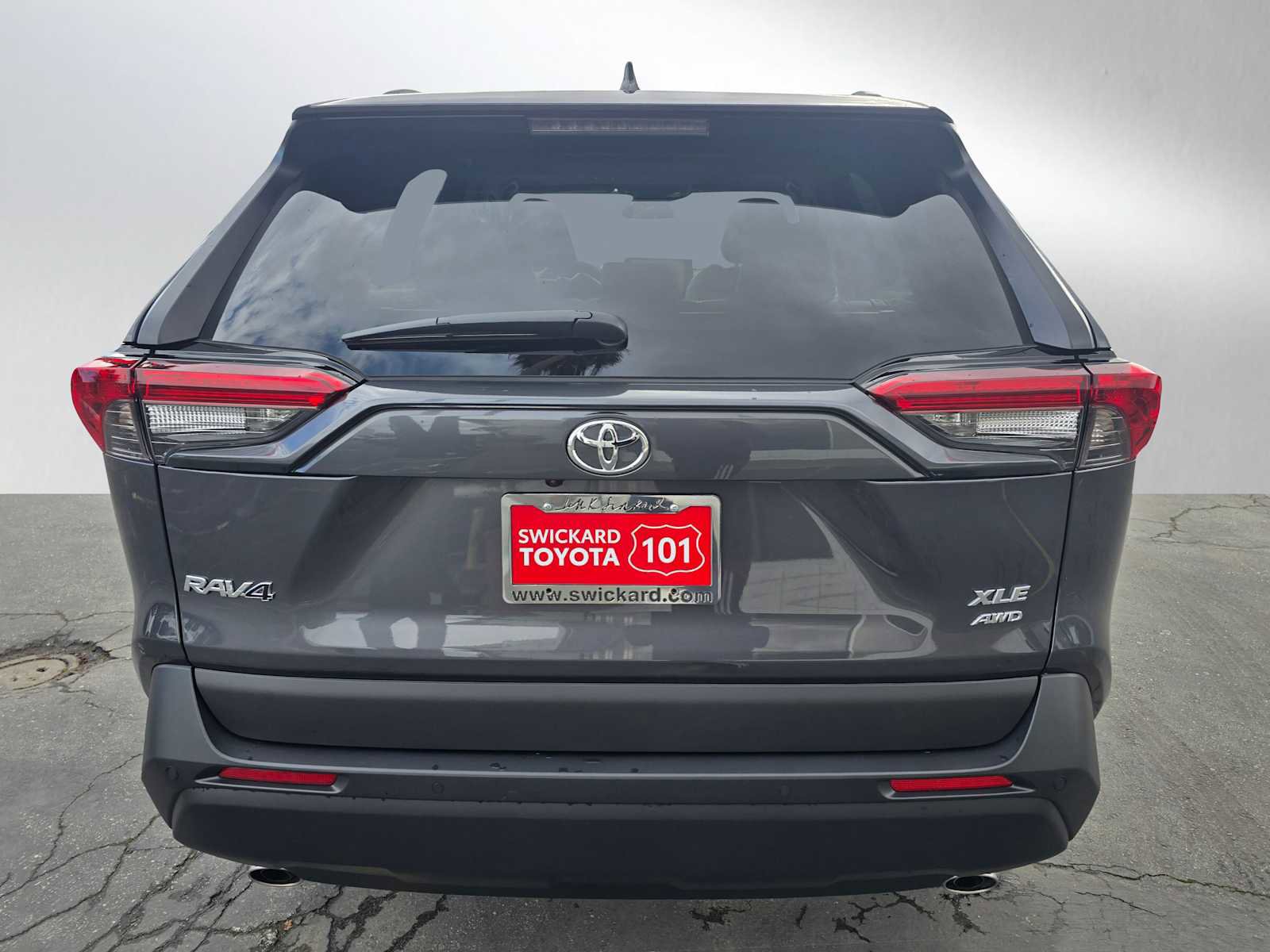 Used 2025 Toyota RAV4 XLE Premium image 4