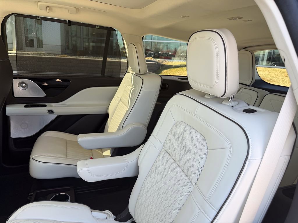 Certified 2023 Lincoln Aviator Black Label image 13