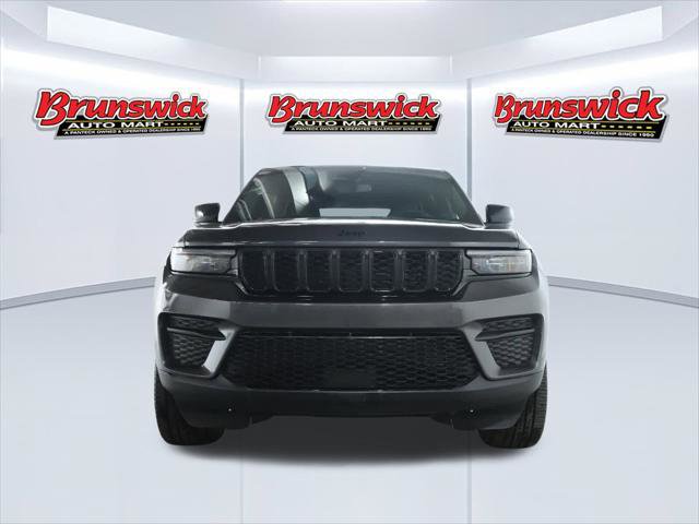 Certified 2024 Jeep Grand Cherokee Altitude image 5