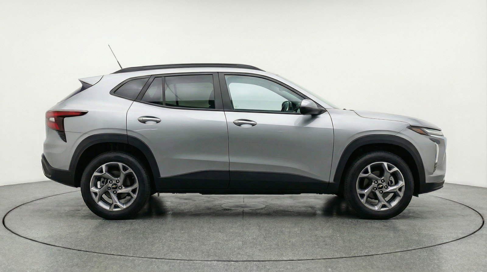 Used 2025 Chevrolet Trax LT w/ LT Convenience Package FWD image 11