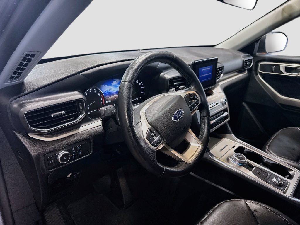 Used 2021 Ford Explorer XLT w/ Equipment Group 202A AWD/4WD image 9