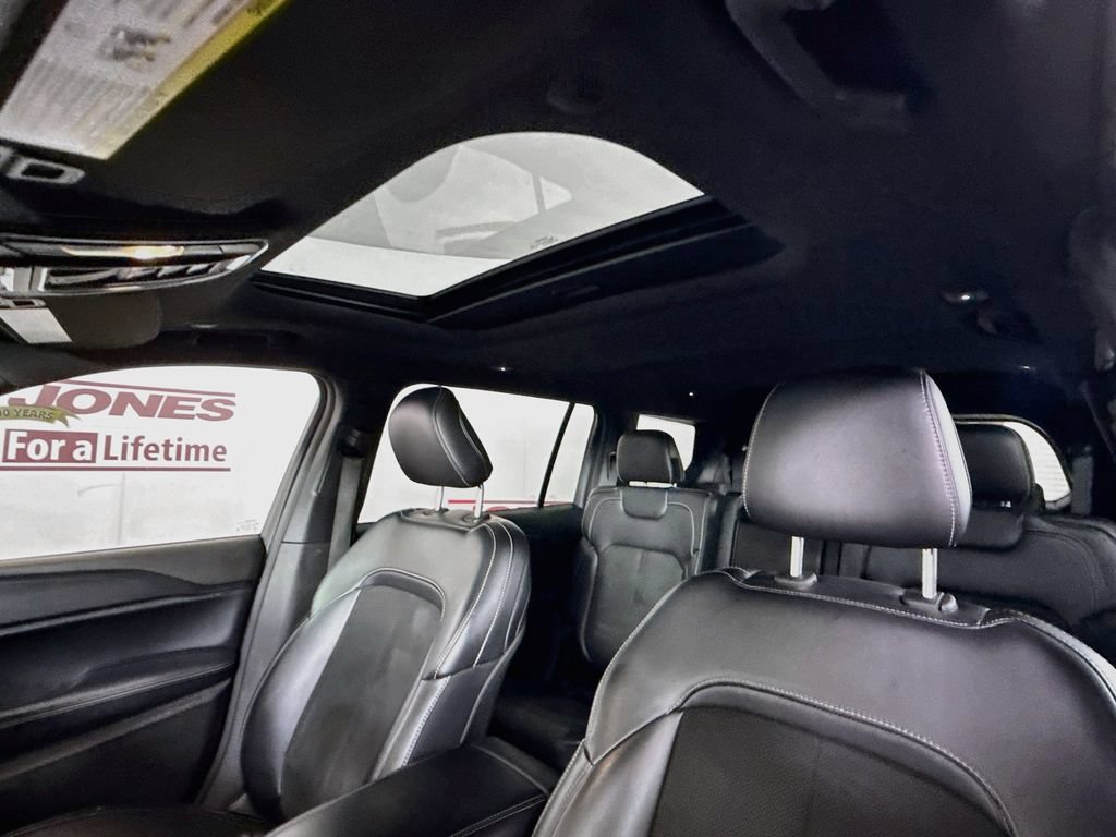 Used 2023 Jeep Grand Cherokee L Laredo AWD/4WD image 11