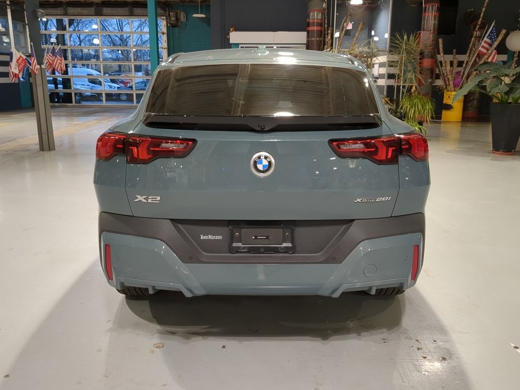 Certified 2025 BMW X2 xDrive28i w/ Technology Package image 9