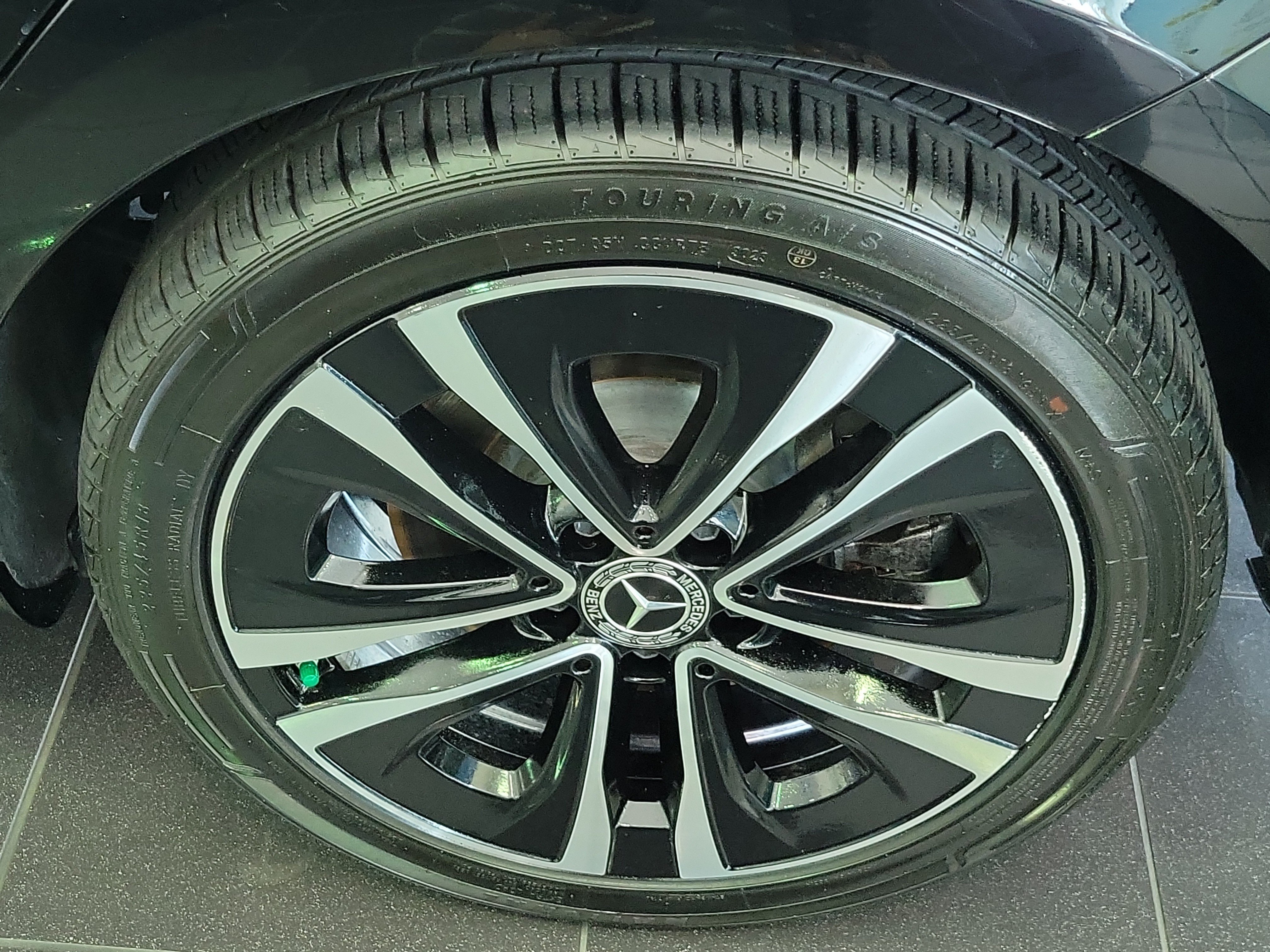 Used 2025 Mercedes-Benz CLA 250 4MATIC w/ Driver Assistance Package image 7