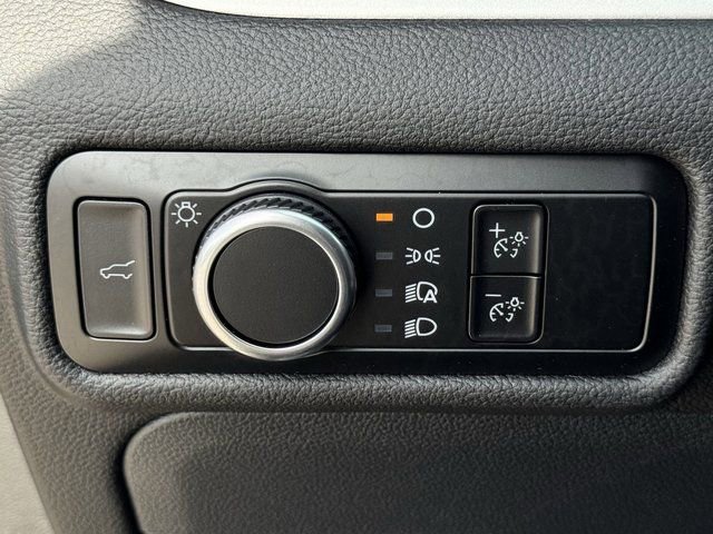 Used 2024 Ford Explorer XLT image 35