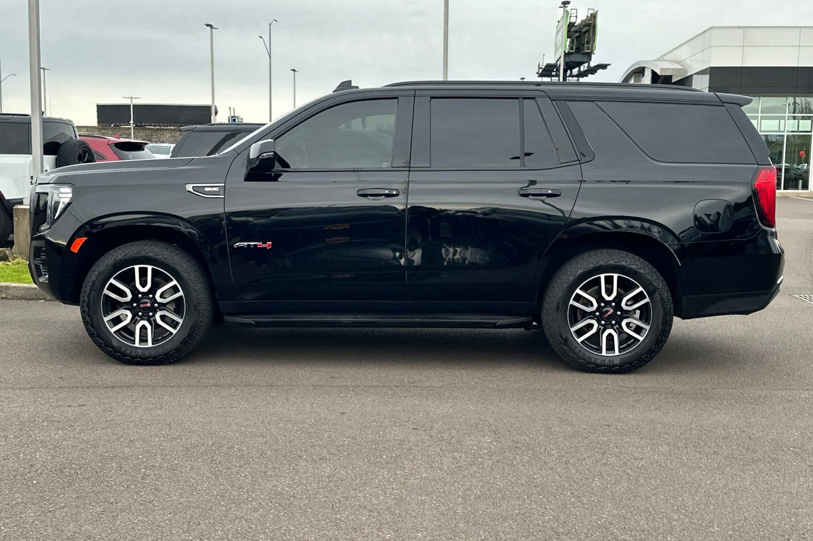 Used 2024 GMC Yukon AT4 AWD/4WD image 7