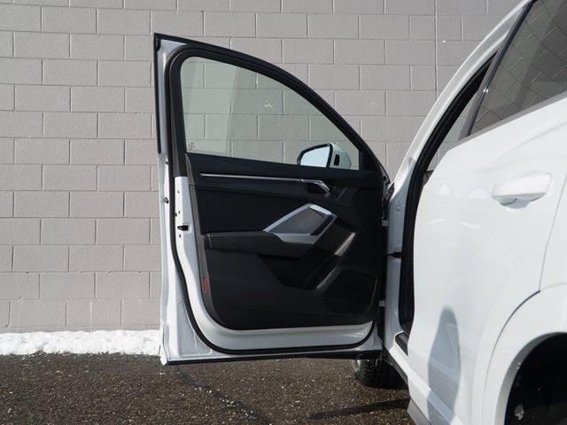 Certified 2025 Audi Q3 2.0T Premium w/ Convenience Package image 15