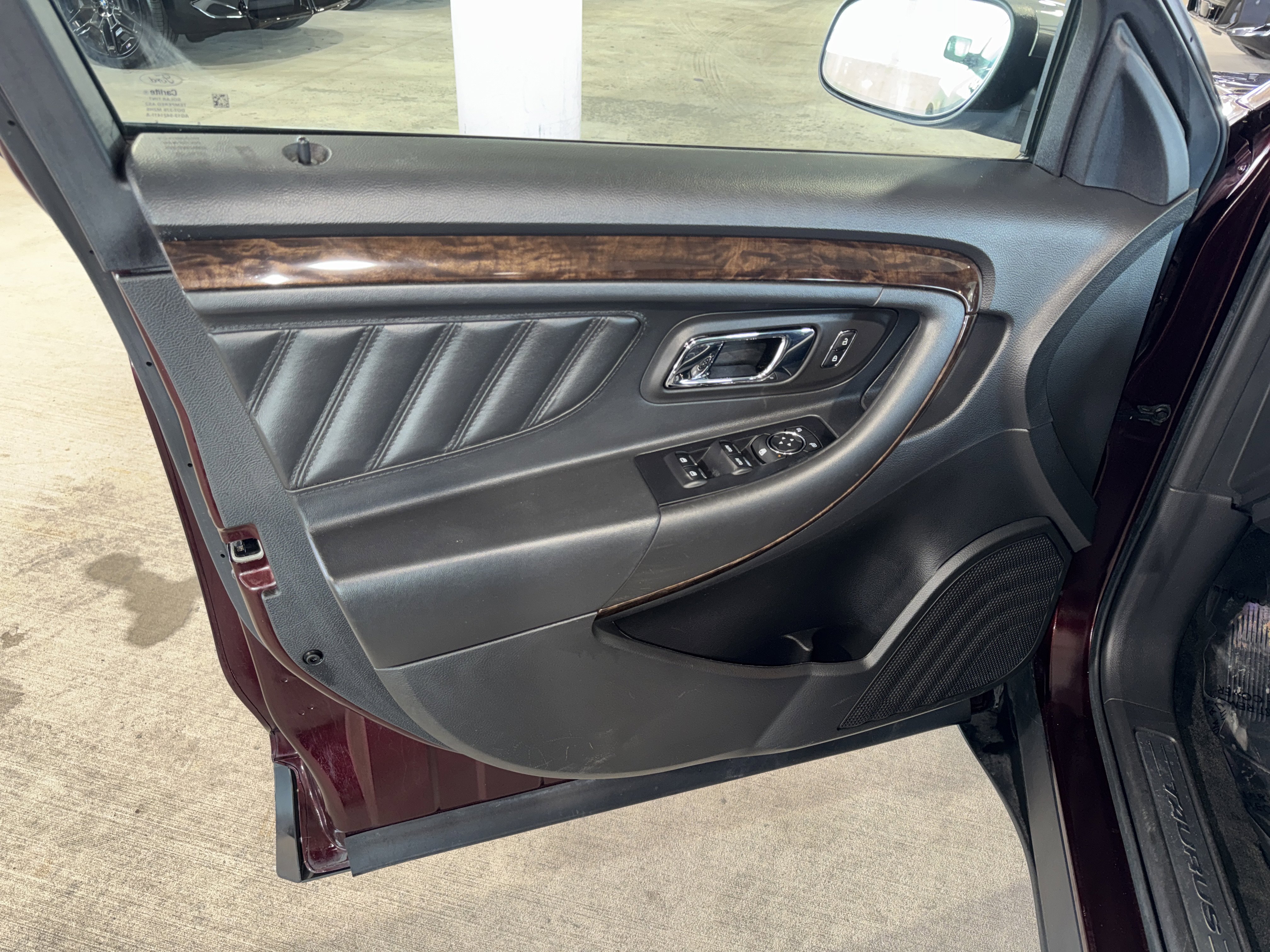 Used 2018 Ford Taurus Limited image 16