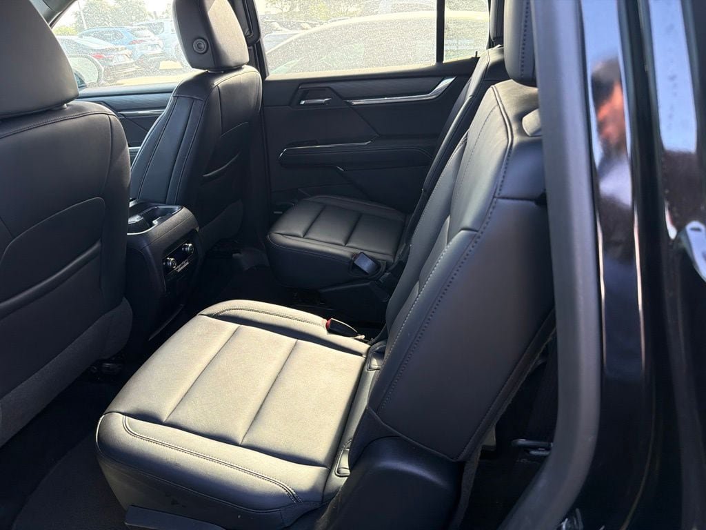 Used 2024 GMC Acadia Elevation FWD image 4