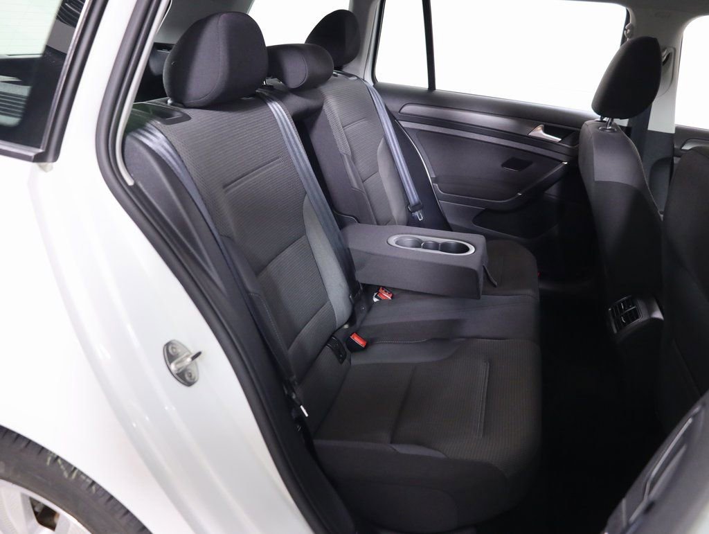 Used 2018 Volkswagen Golf S image 38