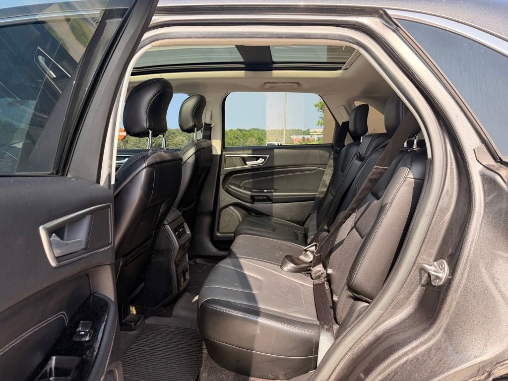 Used 2017 Ford Edge Titanium w/ Equipment Group 302A AWD/4WD image 24