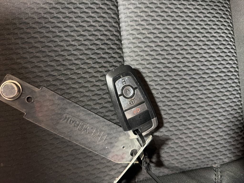 Used 2022 Ford Explorer XLT image 37