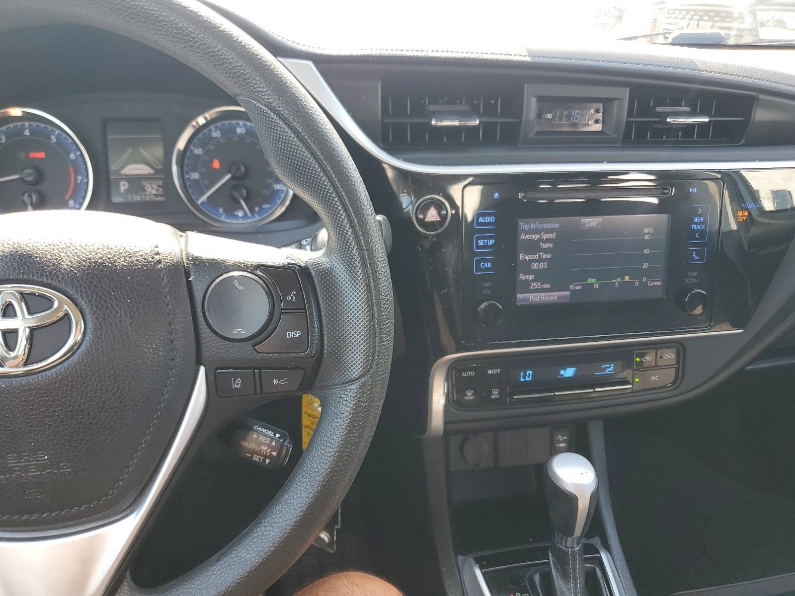 Used 2018 Toyota Corolla LE FWD image 17