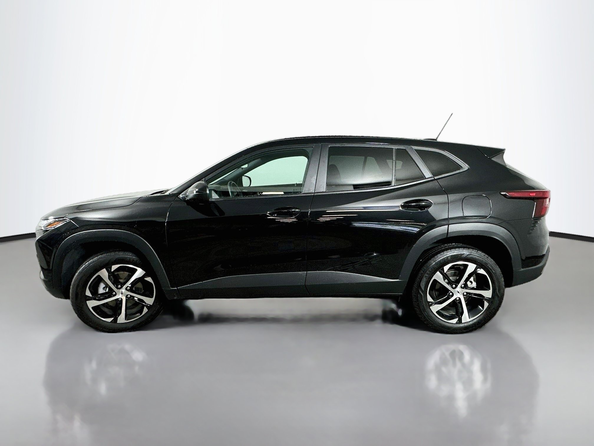 Used 2024 Chevrolet Trax RS w/ Driver Confidence Package FWD image 4
