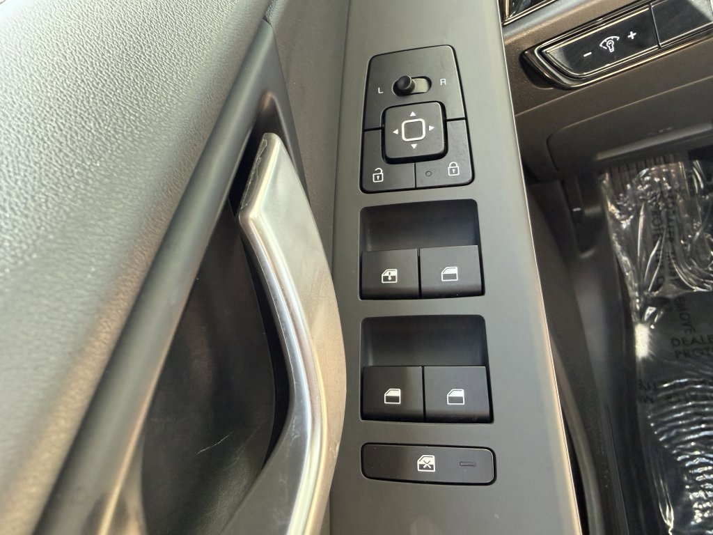 Used 2024 Kia Niro LX FWD image 28