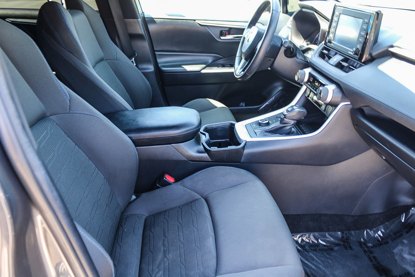 Used 2022 Toyota RAV4 SE w/ Convenience Package AWD/4WD image 18