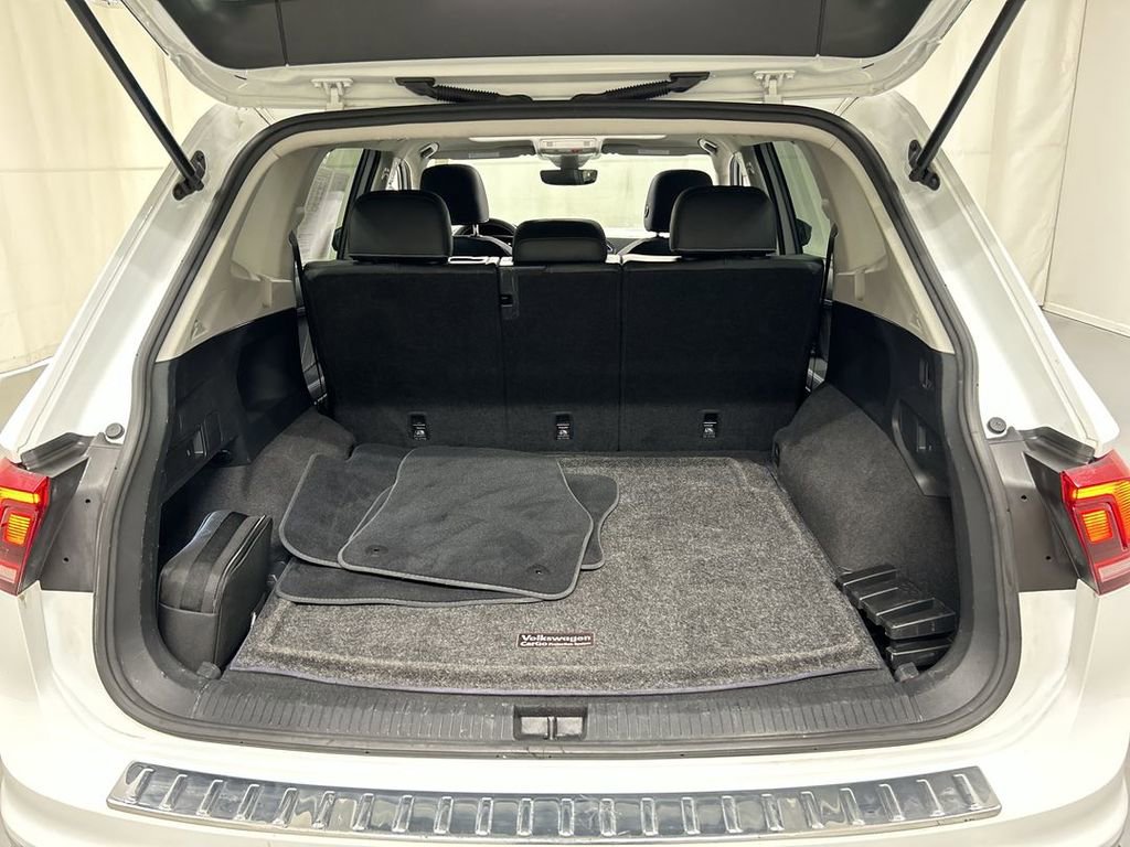 Certified 2022 Volkswagen Tiguan SE w/ Panoramic Sunroof Package image 4