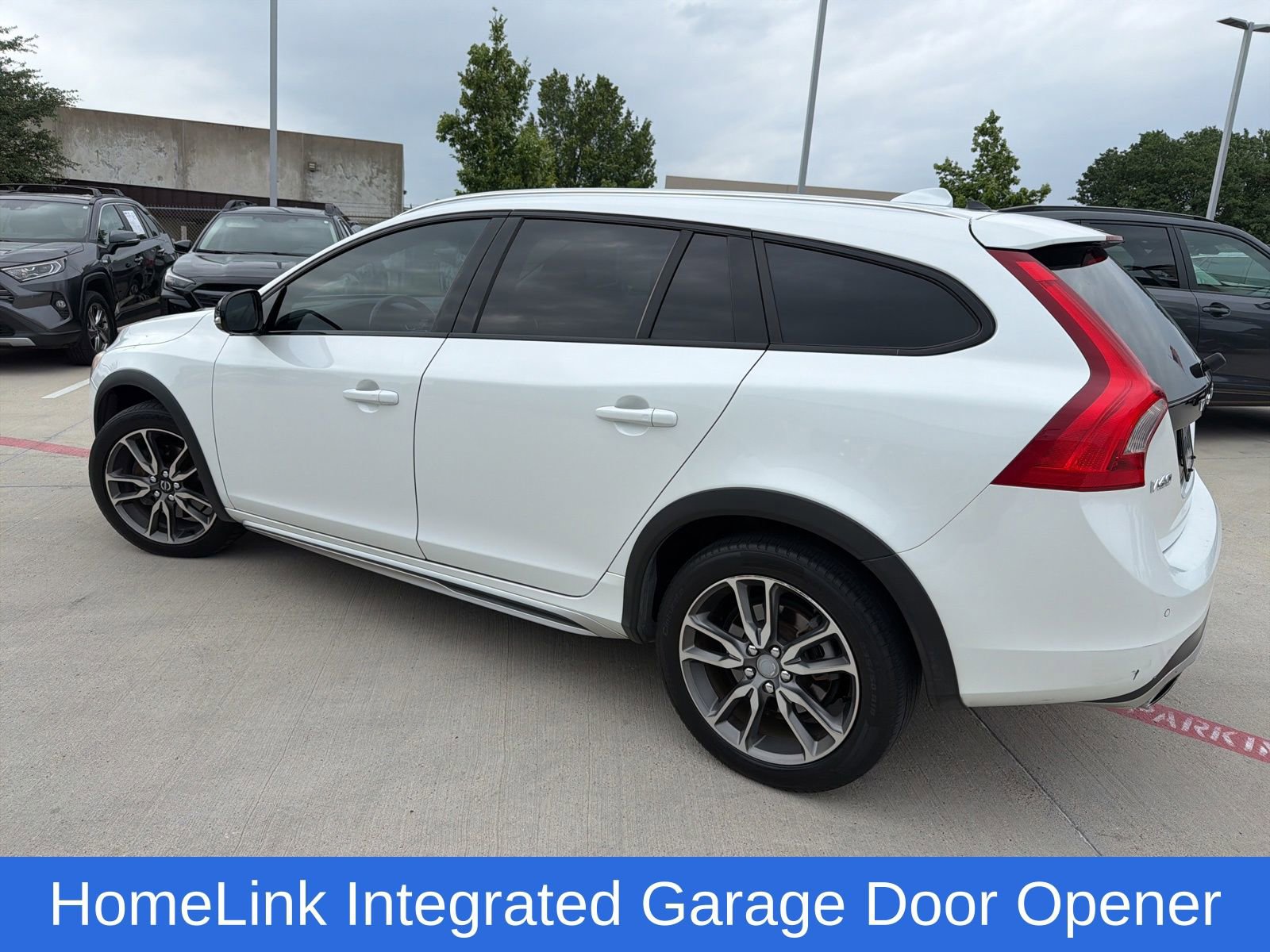 Used 2015 Volvo V60 T5 Cross Country w/ Convenience Package image 4