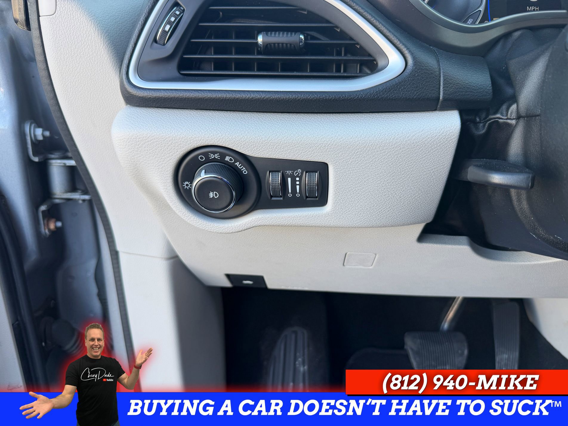 Used 2018 Chrysler Pacifica Touring-L w/ Tire & Wheel Group image 22