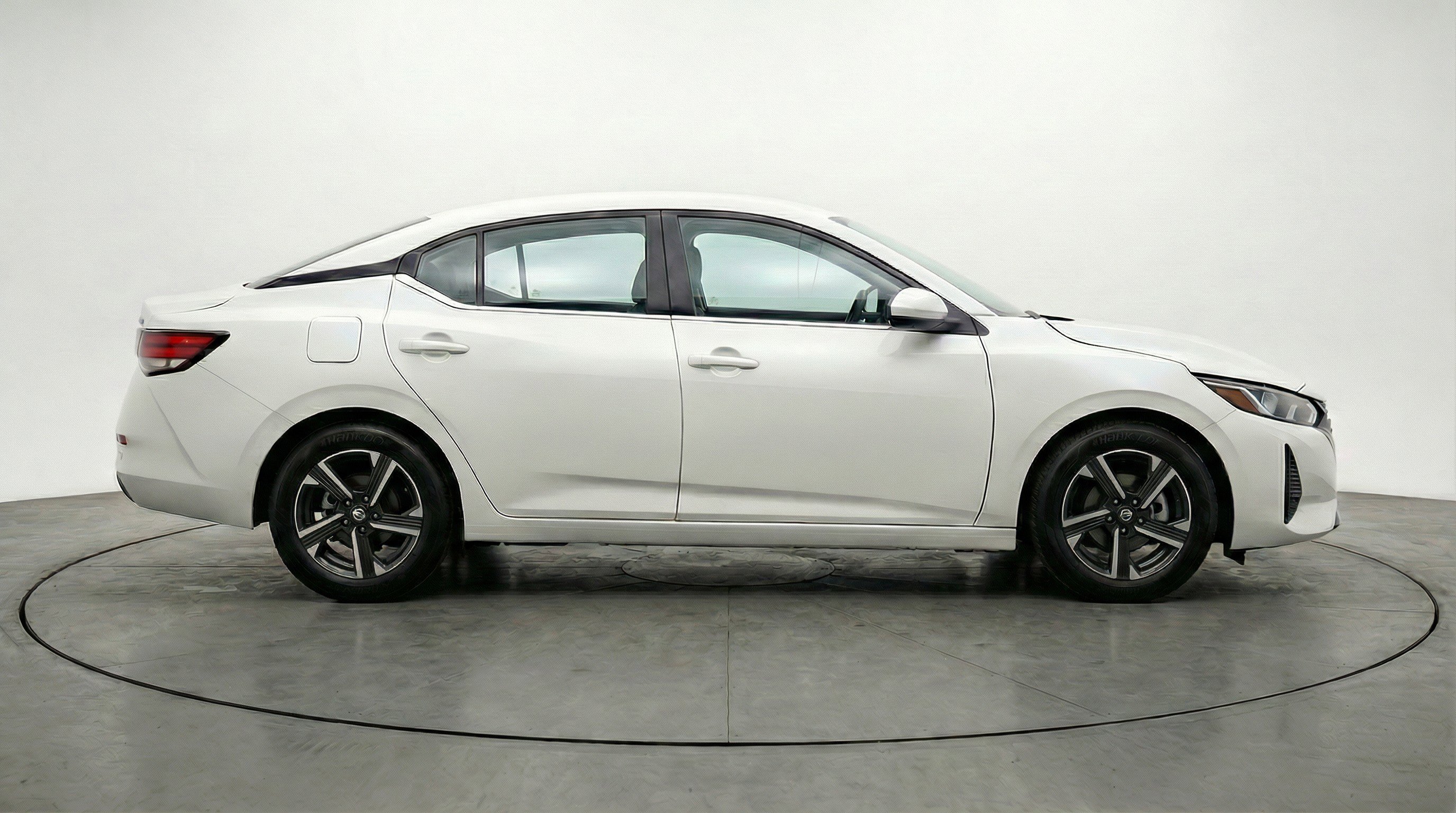 Used 2025 Nissan Sentra SV FWD image 11