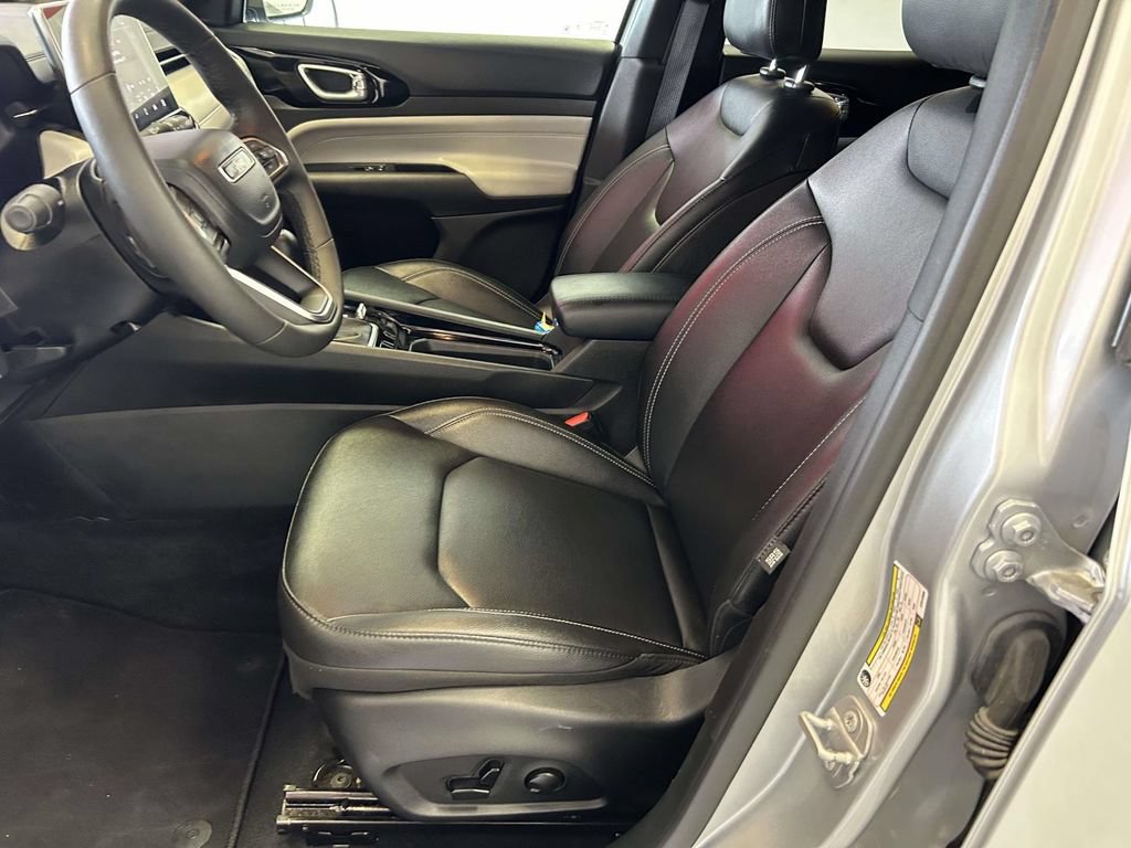 Used 2025 Jeep Compass Limited AWD/4WD image 15