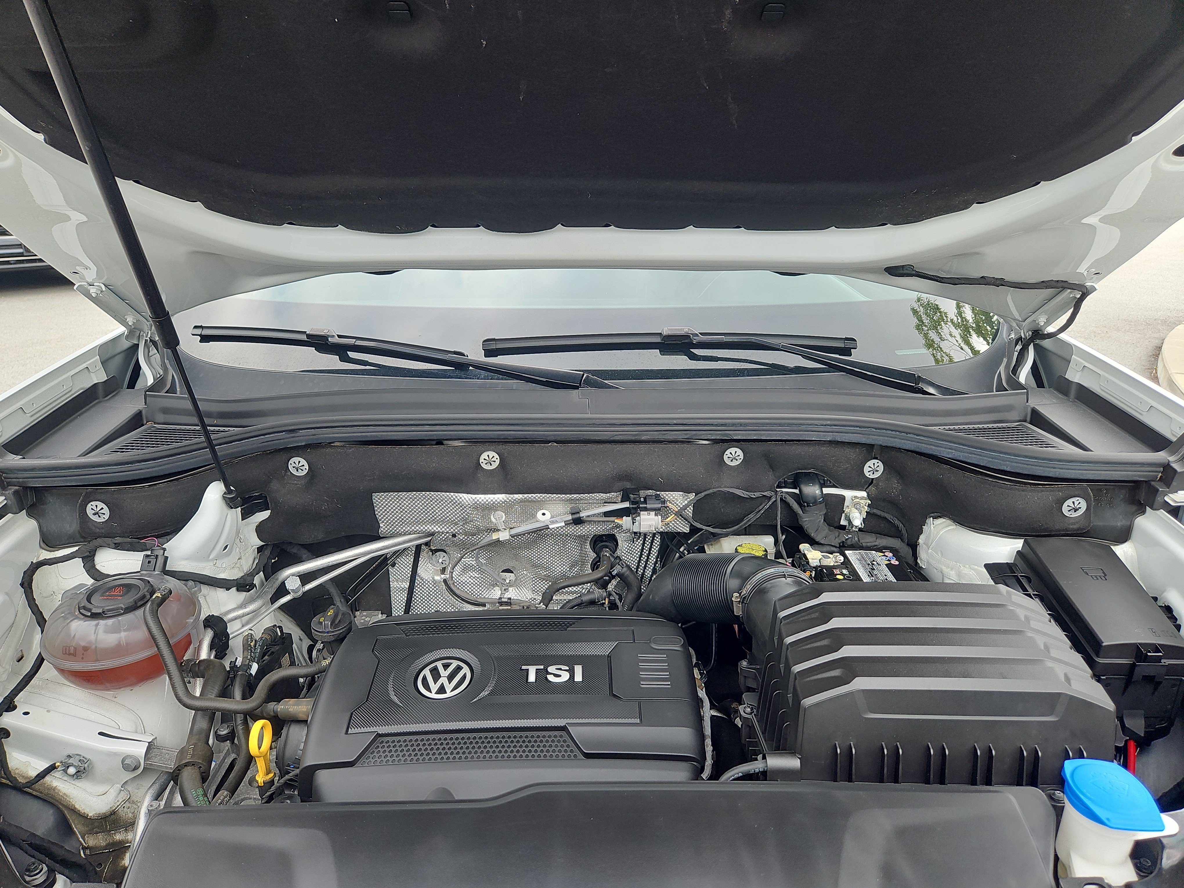 Certified 2023 Volkswagen Atlas Cross Sport SEL R-Line AWD/4WD image 37