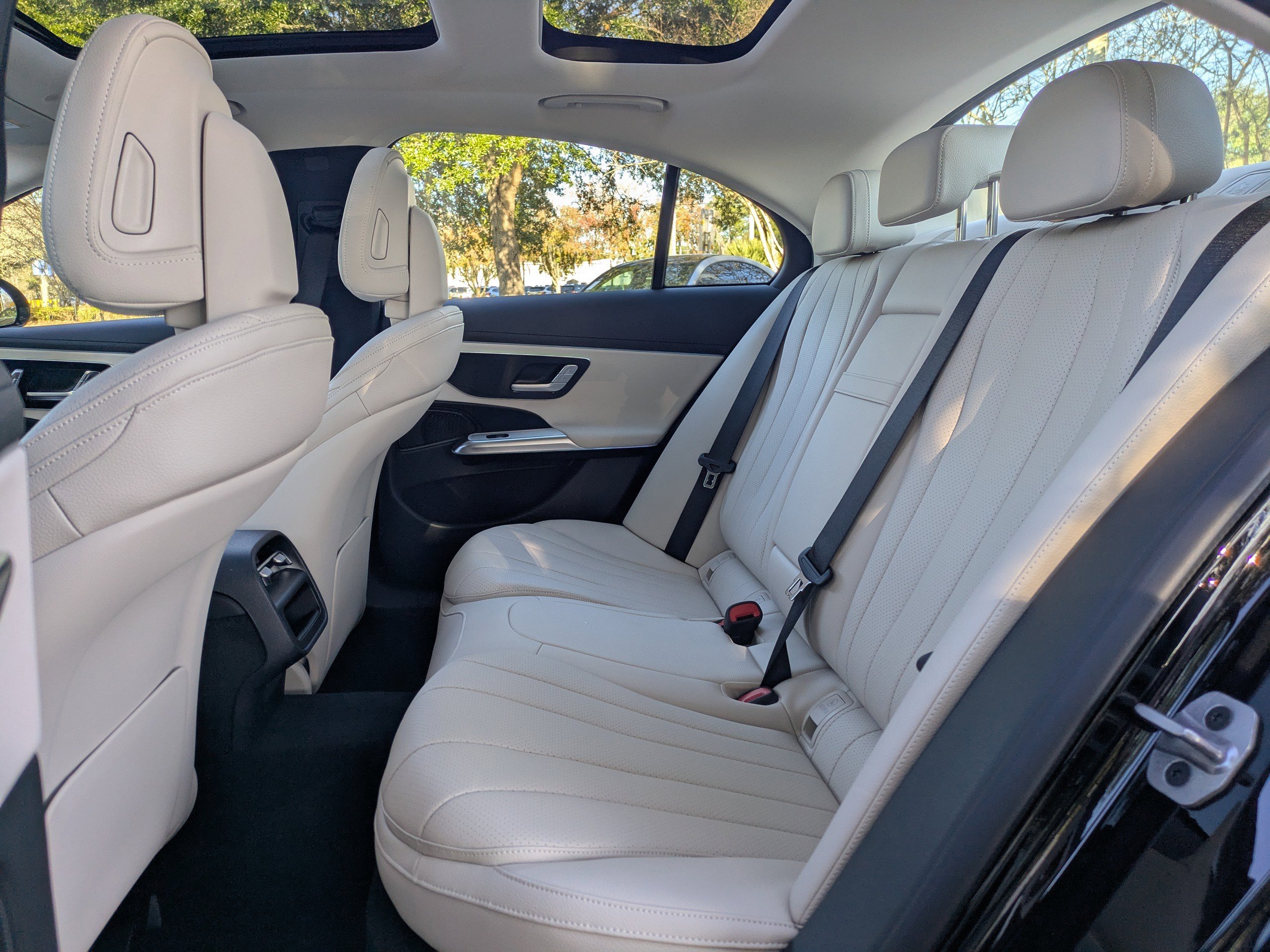 New 2026 Mercedes-Benz E 350 4MATIC Sedan image 14