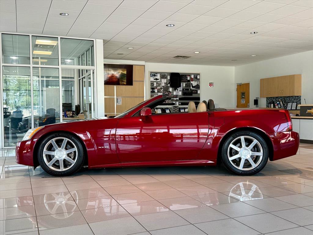 Used 2007 Cadillac XLR RWD image 7