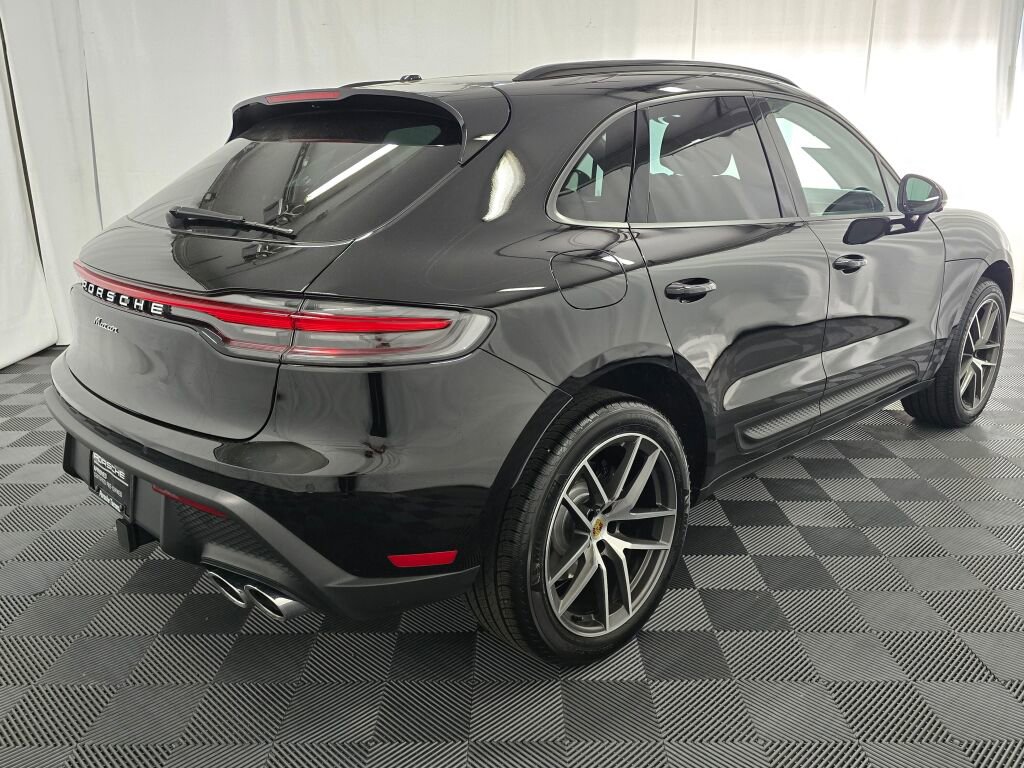Certified 2025 Porsche Macan image 7