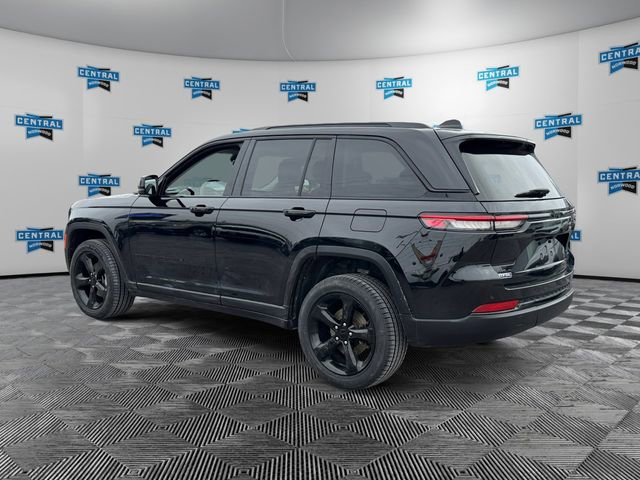 Certified 2023 Jeep Grand Cherokee Limited w/ Black Appearance Package AWD/4WD image 4