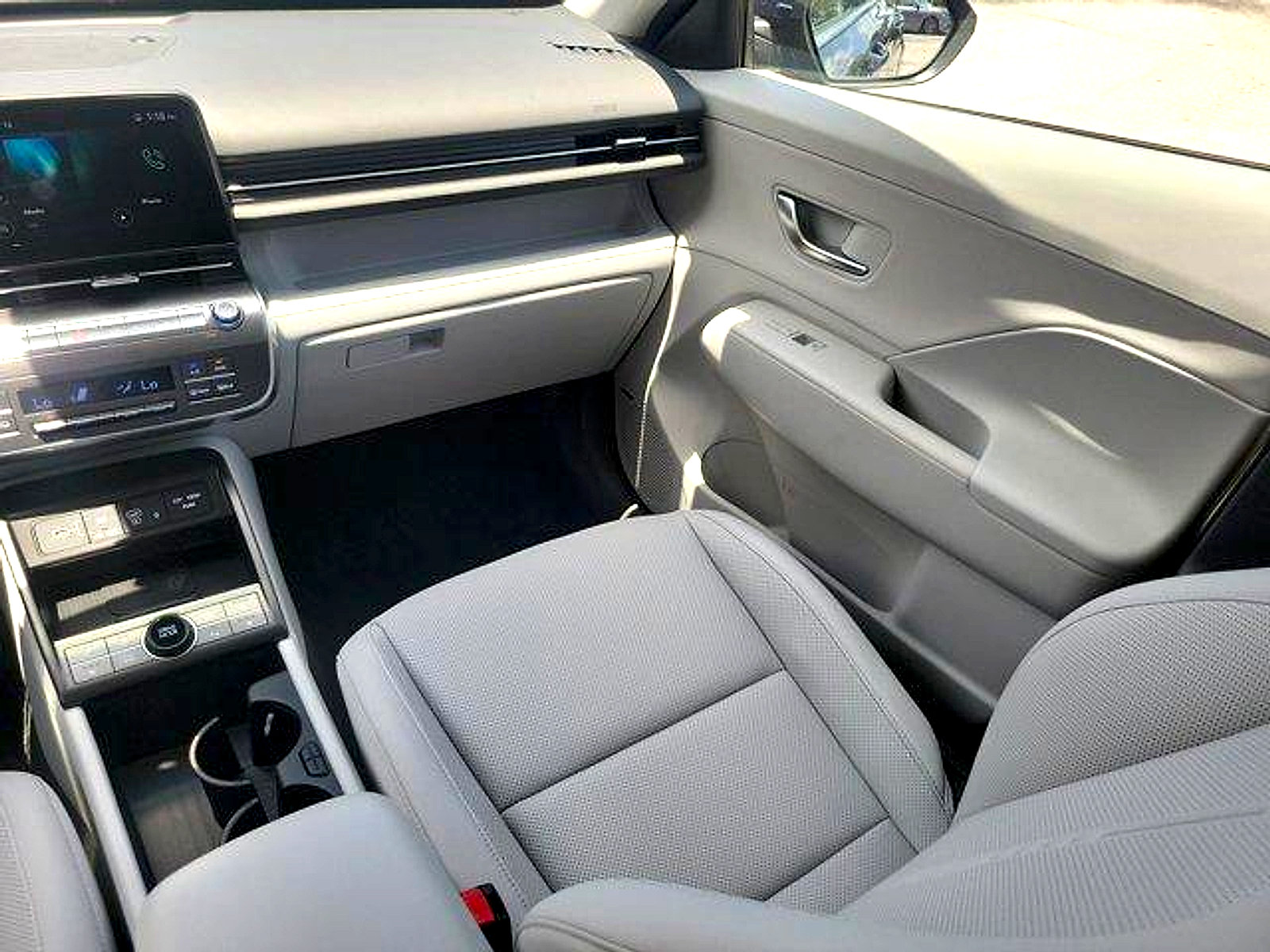Used 2024 Hyundai Kona Limited FWD image 16