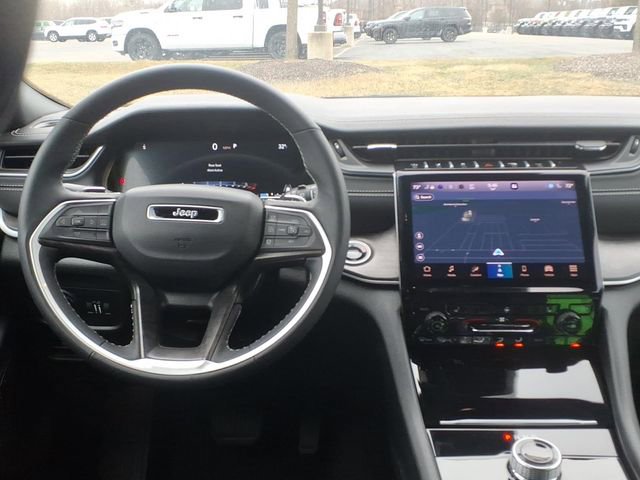 Certified 2025 Jeep Grand Cherokee Limited w/ Black Appearance Package image 10